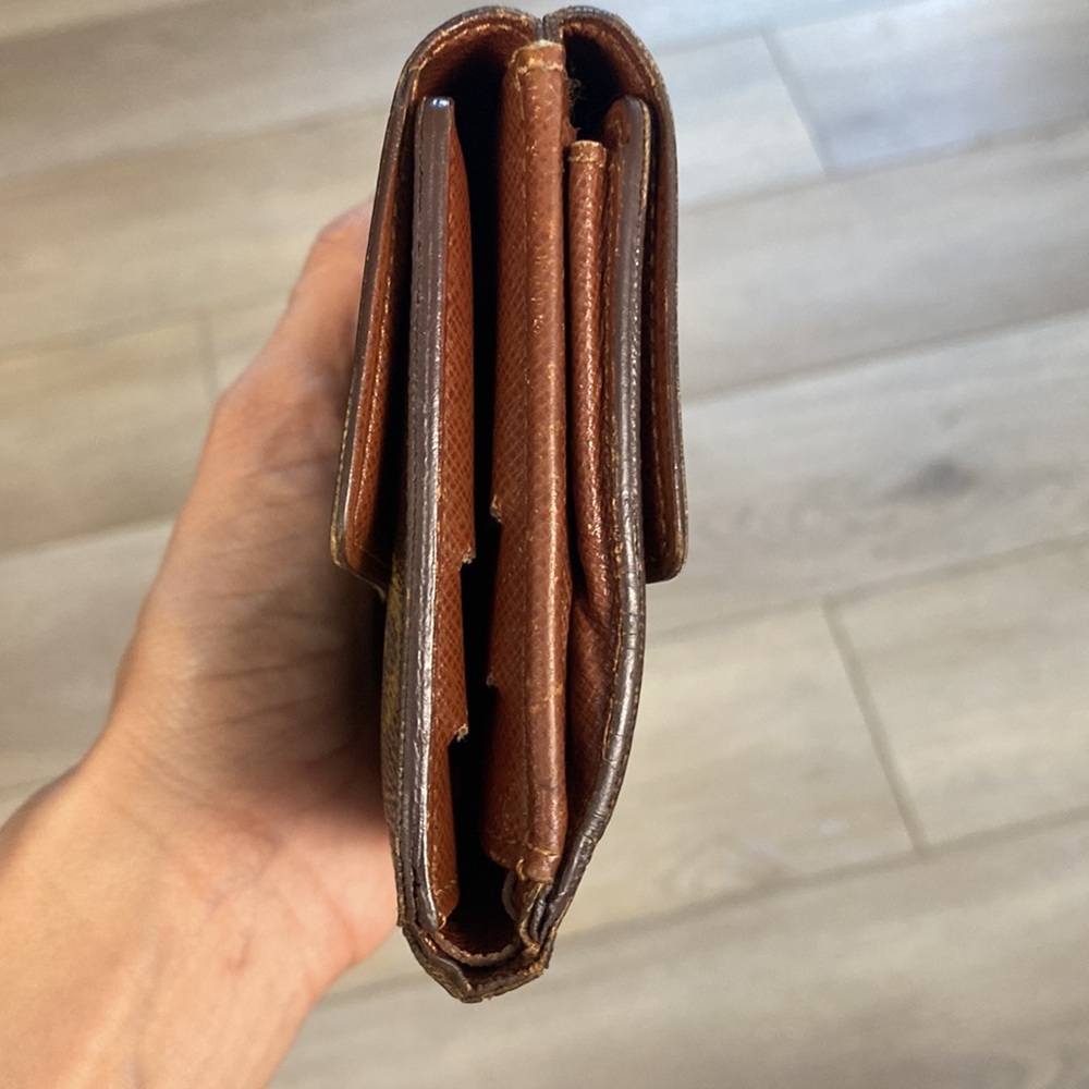 *sold* LOUIS VUITTON
LV Monogram Coated Canvas Elise Wallet - Picture 11 of 12